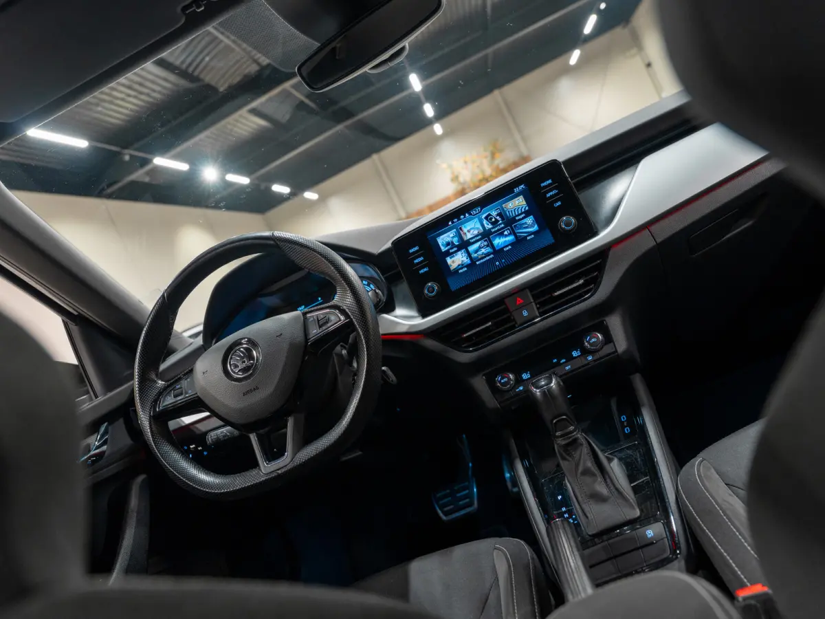 1.0 TSI DSG Sport Business, Apple Carplay, Android Auto, ACC, Clima, PDC, Multistuur, Ambiënte Light, Voll Onmderhoud
