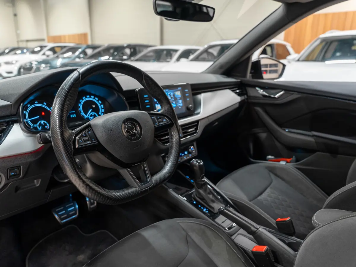1.0 TSI DSG Sport Business, Apple Carplay, Android Auto, ACC, Clima, PDC, Multistuur, Ambiënte Light, Voll Onmderhoud
