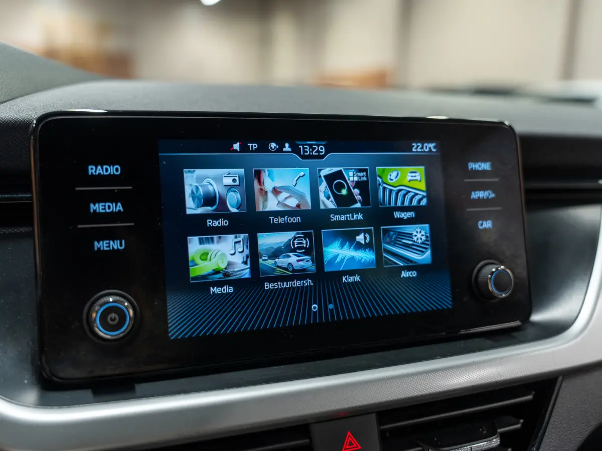 1.0 TSI DSG Sport Business, Apple Carplay, Android Auto, ACC, Clima, PDC, Multistuur, Ambiënte Light, Voll Onmderhoud