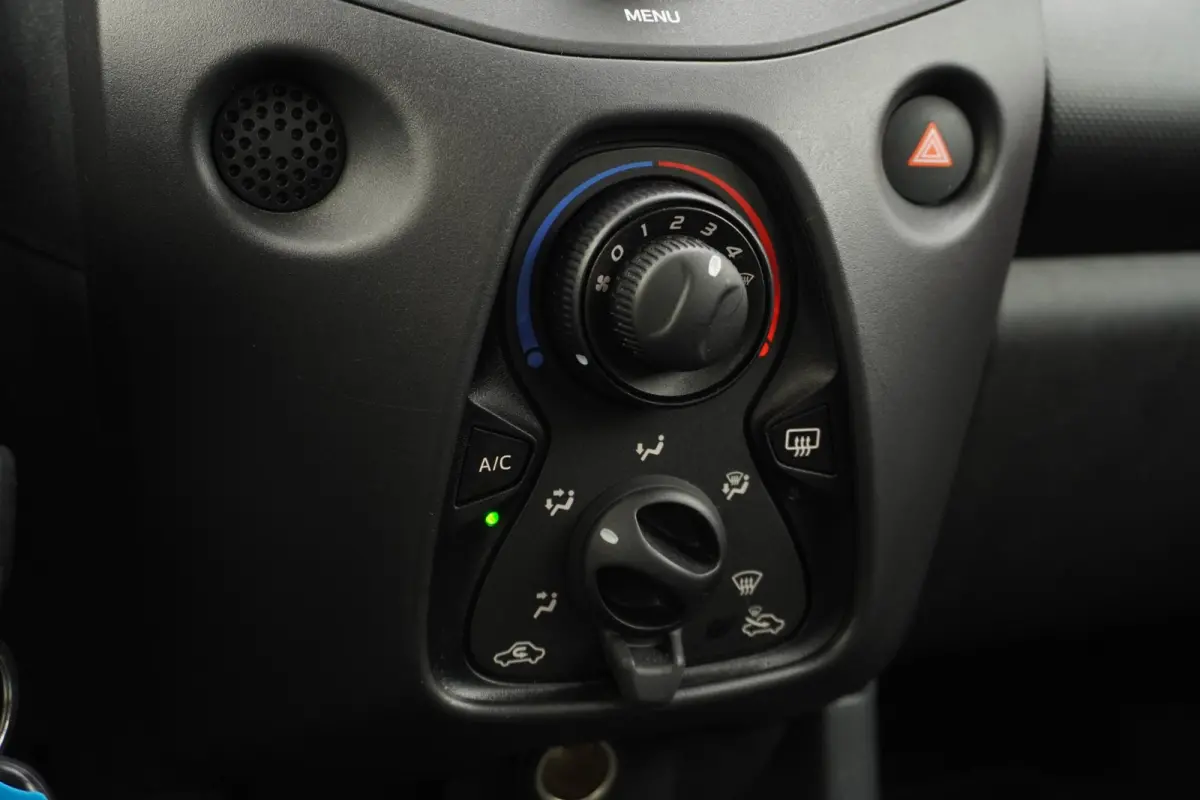 1.0 VVT-i x-fun+Airco+Elek-Pakket+Led+multi-stuurwiel ORIG/NL DEALER = SUPER PRIJS !!