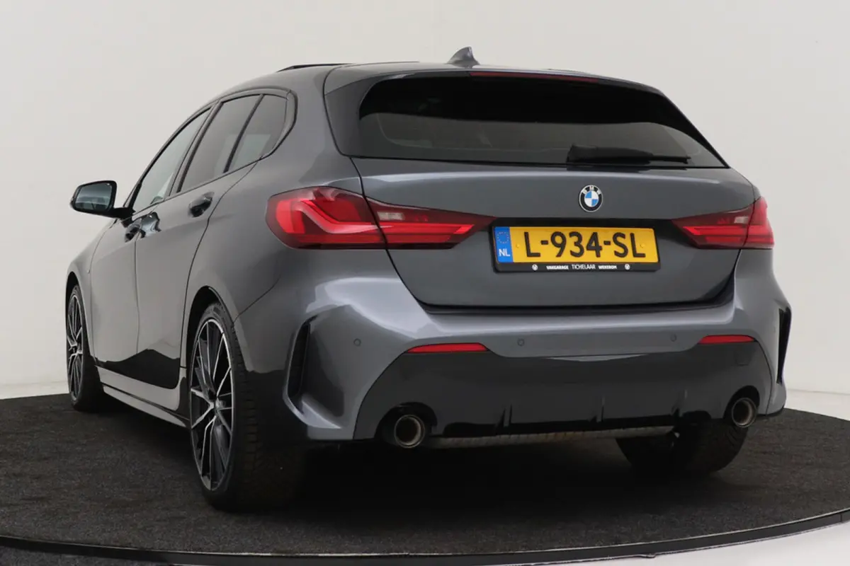 120i M Sport | CarPlay | Panoramadak | Org. NL | Sportstoelen | Stoelverwarming | Sfeer | Dealer onderh. |