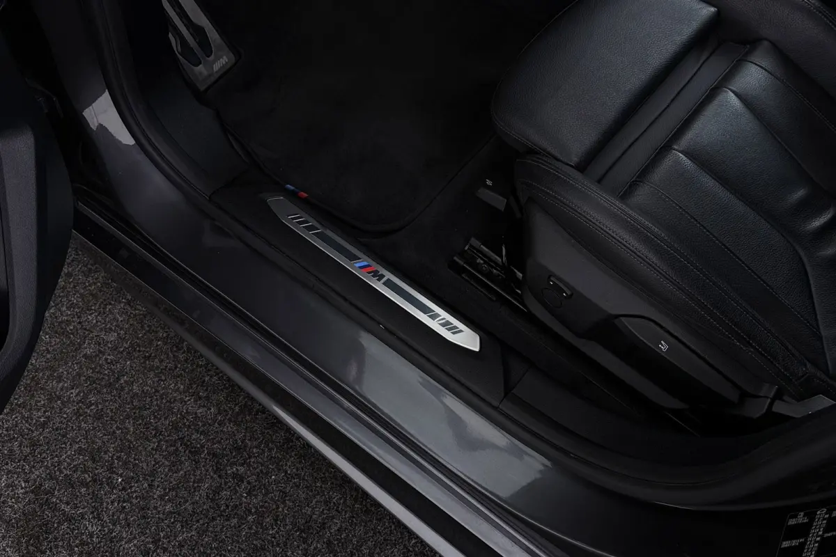 120i M Sport | CarPlay | Panoramadak | Org. NL | Sportstoelen | Stoelverwarming | Sfeer | Dealer onderh. |