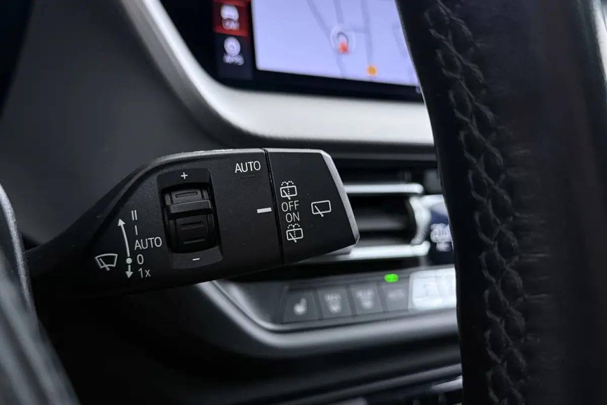 120i M Sport | CarPlay | Panoramadak | Org. NL | Sportstoelen | Stoelverwarming | Sfeer | Dealer onderh. |