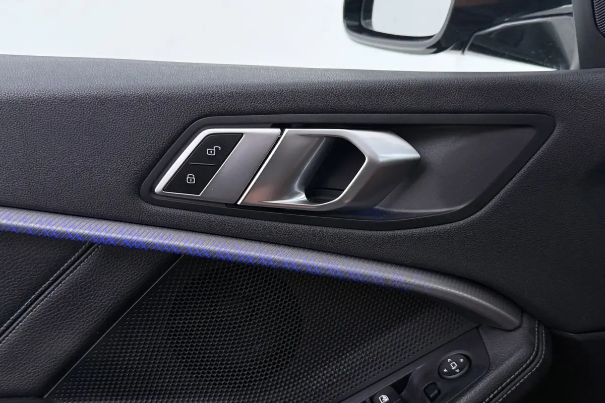 120i M Sport | CarPlay | Panoramadak | Org. NL | Sportstoelen | Stoelverwarming | Sfeer | Dealer onderh. |