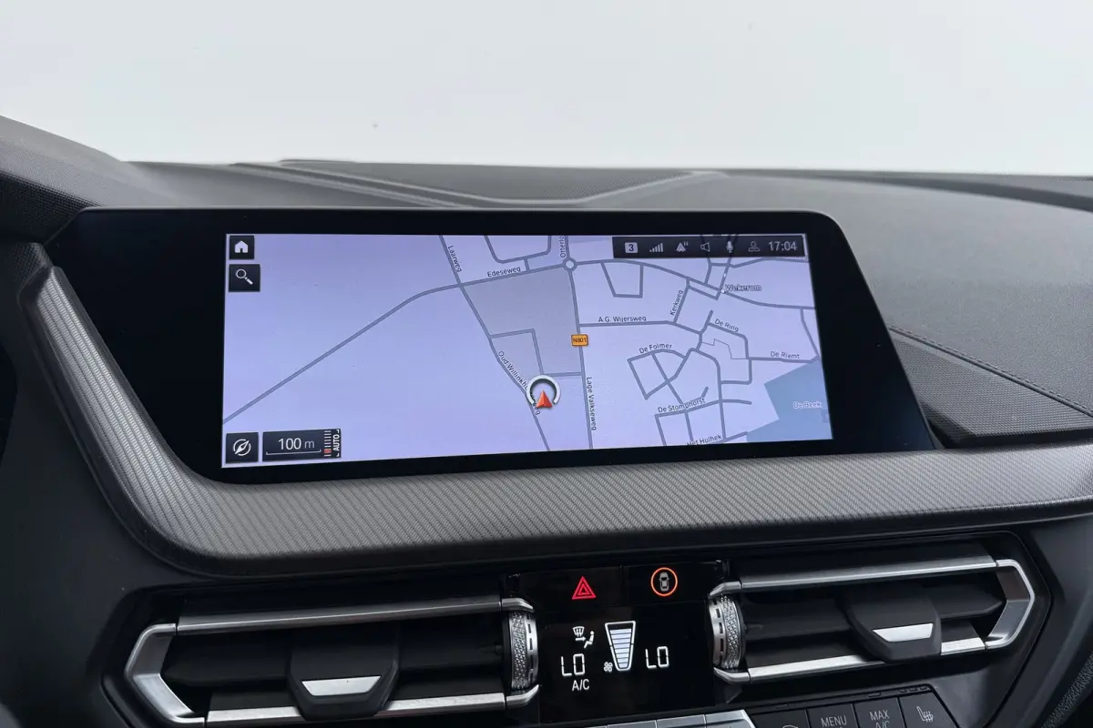 120i M Sport | CarPlay | Panoramadak | Org. NL | Sportstoelen | Stoelverwarming | Sfeer | Dealer onderh. |