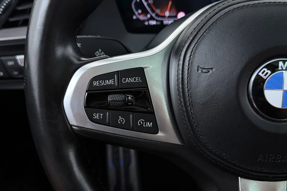 120i M Sport | CarPlay | Panoramadak | Org. NL | Sportstoelen | Stoelverwarming | Sfeer | Dealer onderh. |