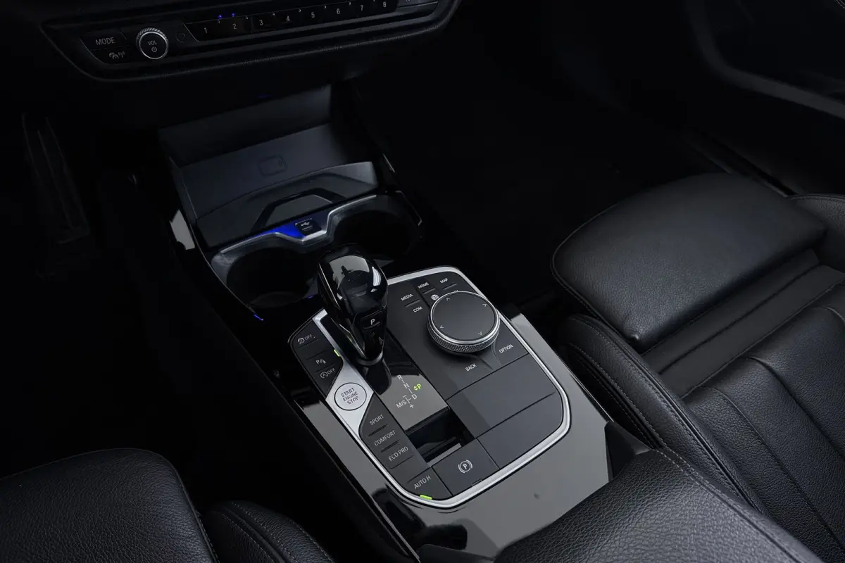 120i M Sport | CarPlay | Panoramadak | Org. NL | Sportstoelen | Stoelverwarming | Sfeer | Dealer onderh. |