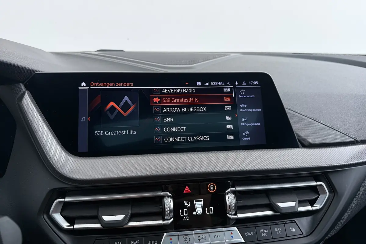 120i M Sport | CarPlay | Panoramadak | Org. NL | Sportstoelen | Stoelverwarming | Sfeer | Dealer onderh. |