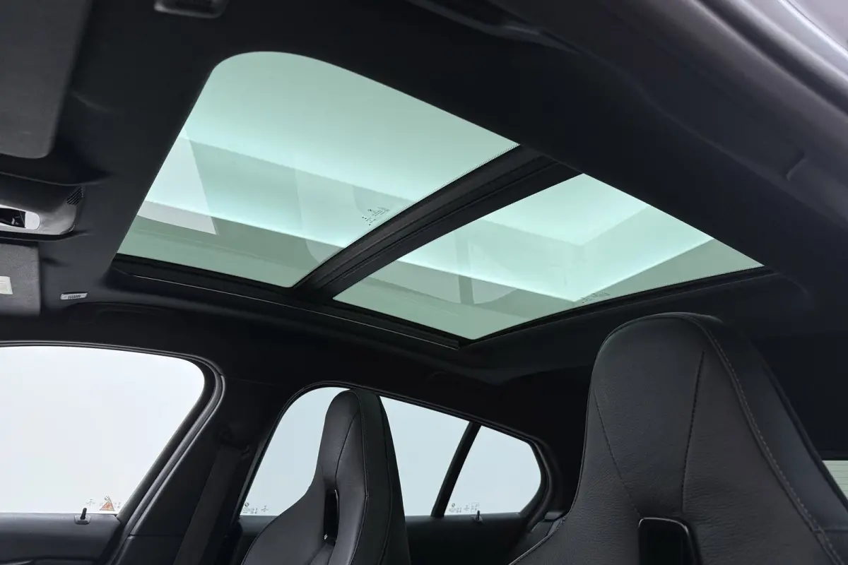 120i M Sport | CarPlay | Panoramadak | Org. NL | Sportstoelen | Stoelverwarming | Sfeer | Dealer onderh. |