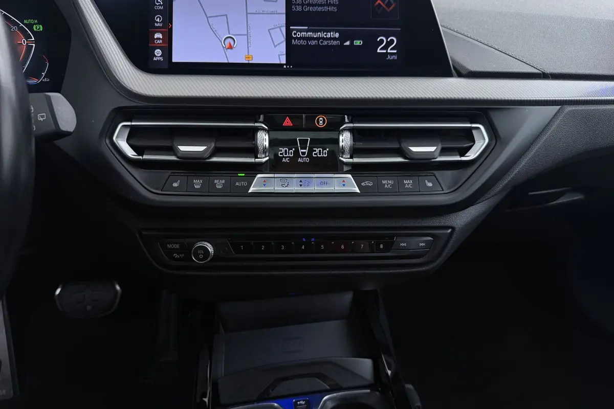 120i M Sport | CarPlay | Panoramadak | Org. NL | Sportstoelen | Stoelverwarming | Sfeer | Dealer onderh. |