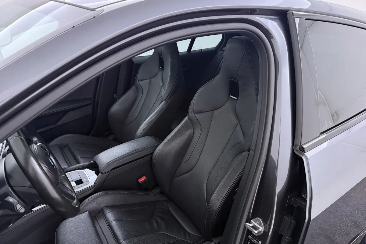 120i M Sport | CarPlay | Panoramadak | Org. NL | Sportstoelen | Stoelverwarming | Sfeer | Dealer onderh. |