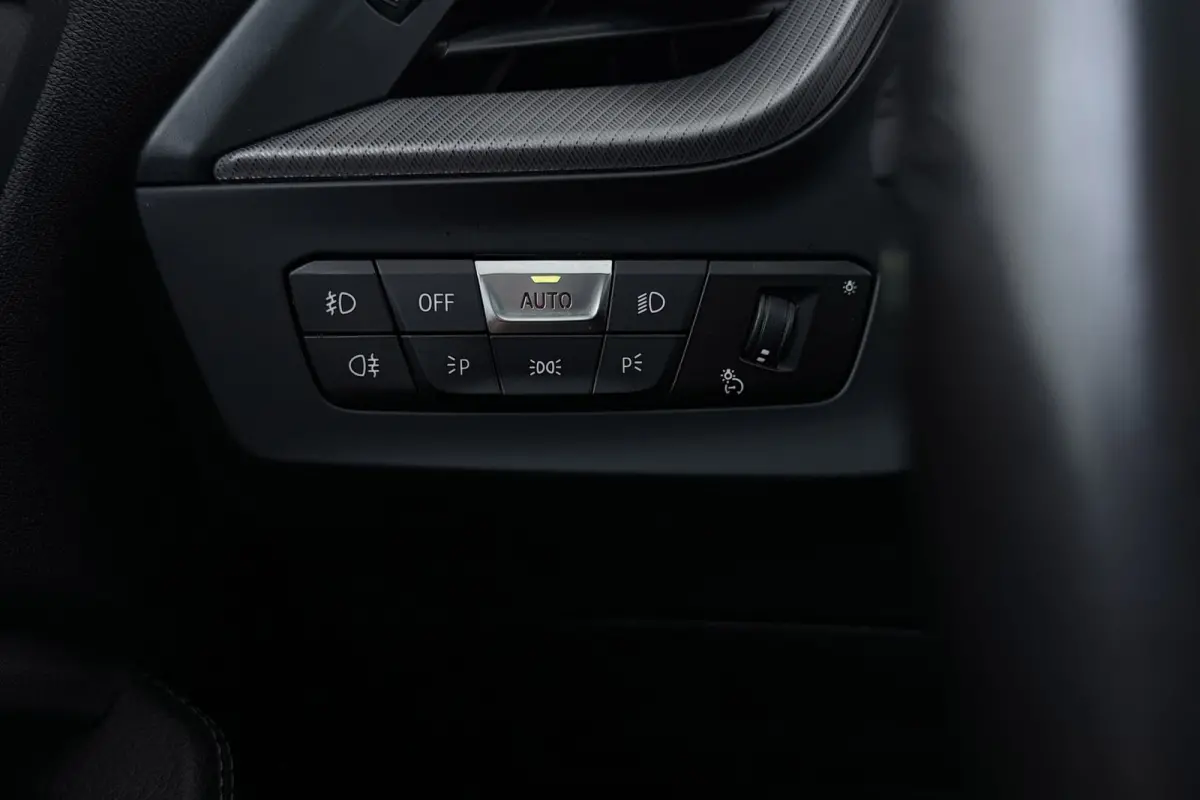 120i M Sport | CarPlay | Panoramadak | Org. NL | Sportstoelen | Stoelverwarming | Sfeer | Dealer onderh. |