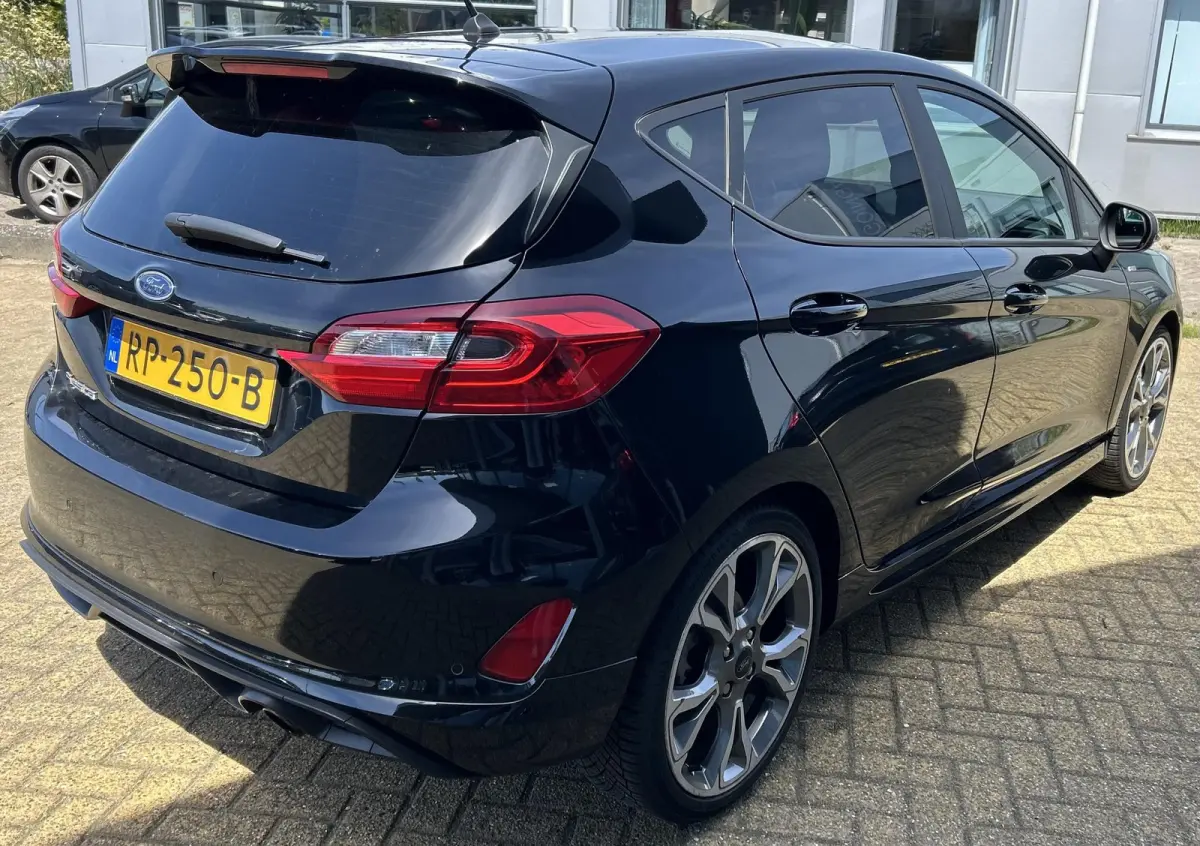 1.0 EcoBoost ST-Line 101PK | NL AUTO | Navigatie | Parkeersensoren | Climate Control | Cruise Control | 18 Inch | Voorruitverwarming | 2 Sleutels |