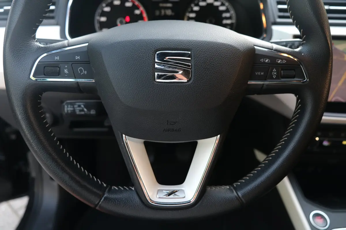 1.0 TSI Xcellence Navi Cam Acc Keyless Beats Pdc