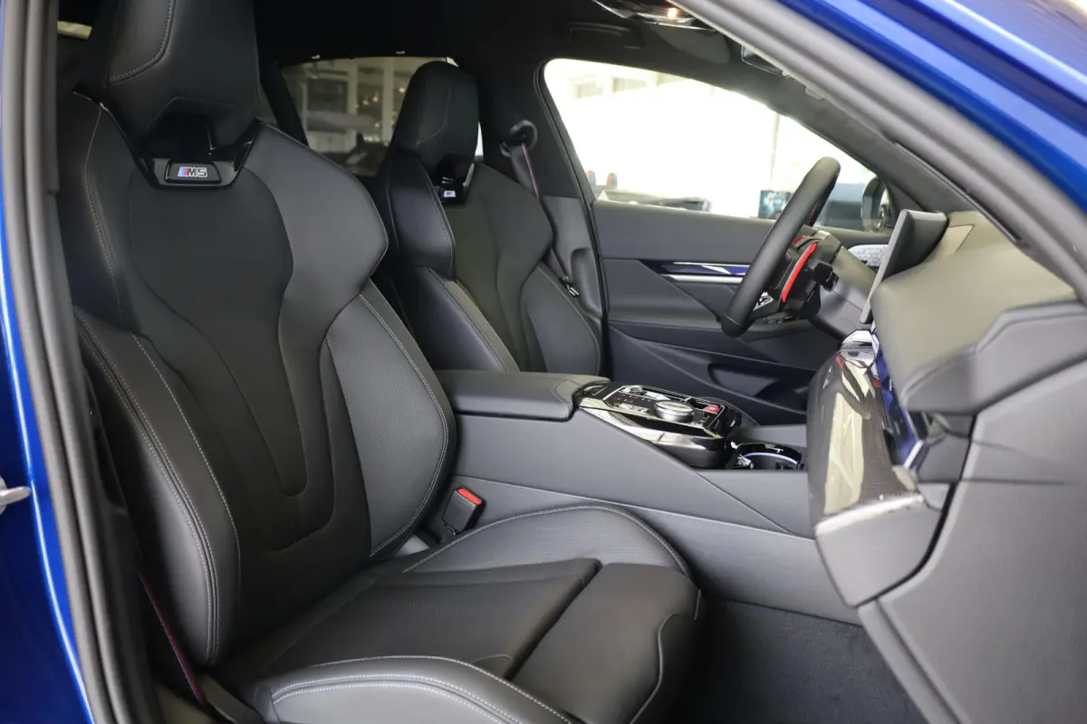 Sedan | M Driver's Pack | Carbon Pack | Driving Assistant Professional | Trekhaak