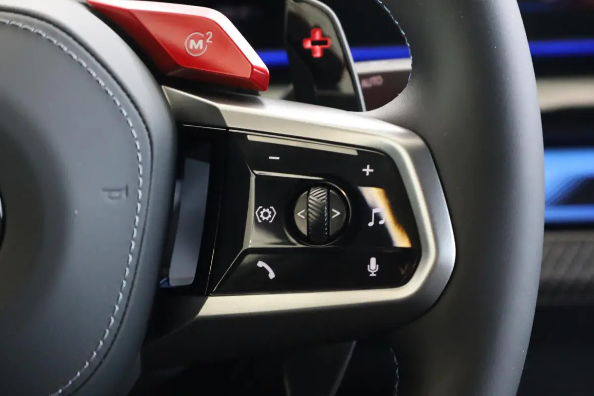 Sedan | M Driver's Pack | Carbon Pack | Driving Assistant Professional | Trekhaak