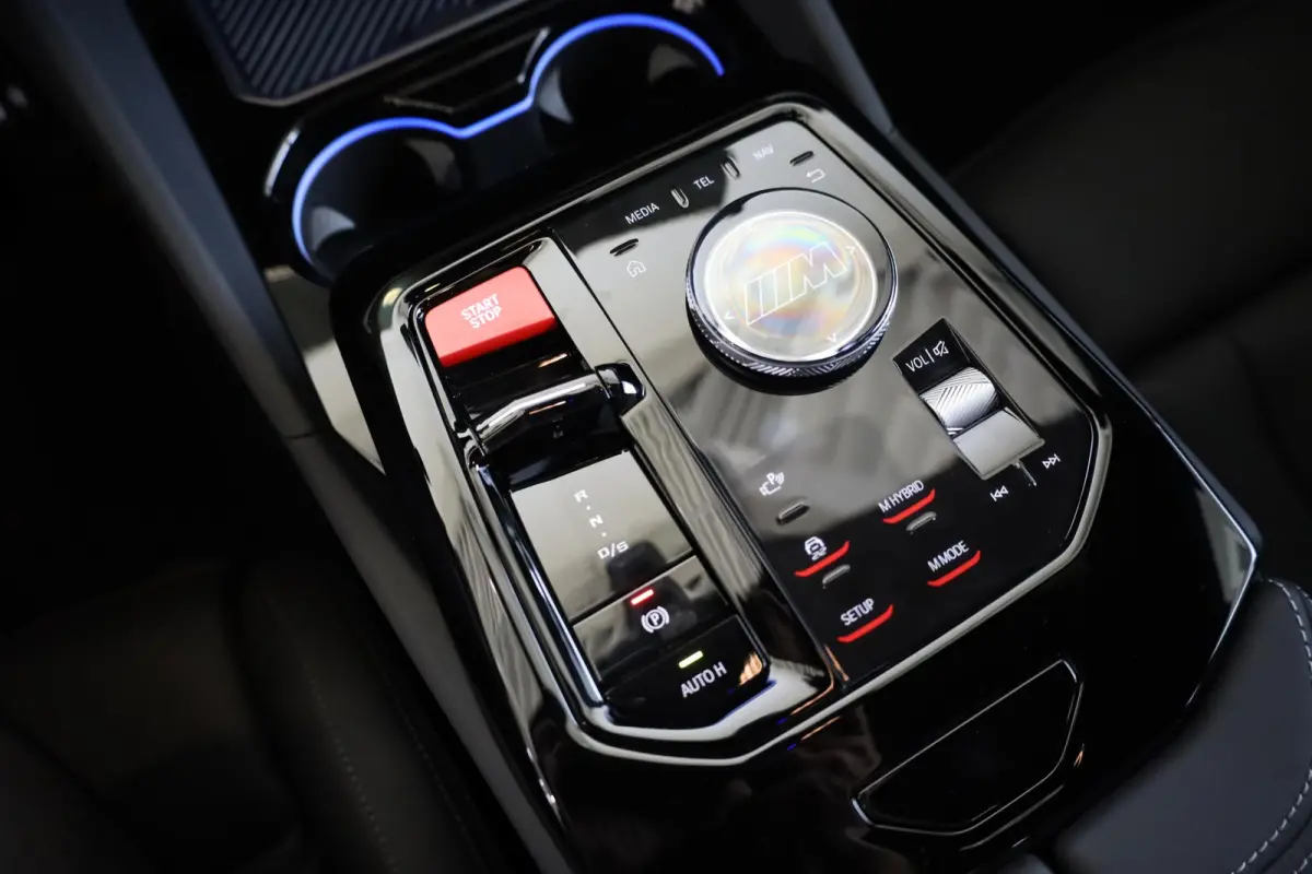 Sedan | M Driver's Pack | Carbon Pack | Driving Assistant Professional | Trekhaak