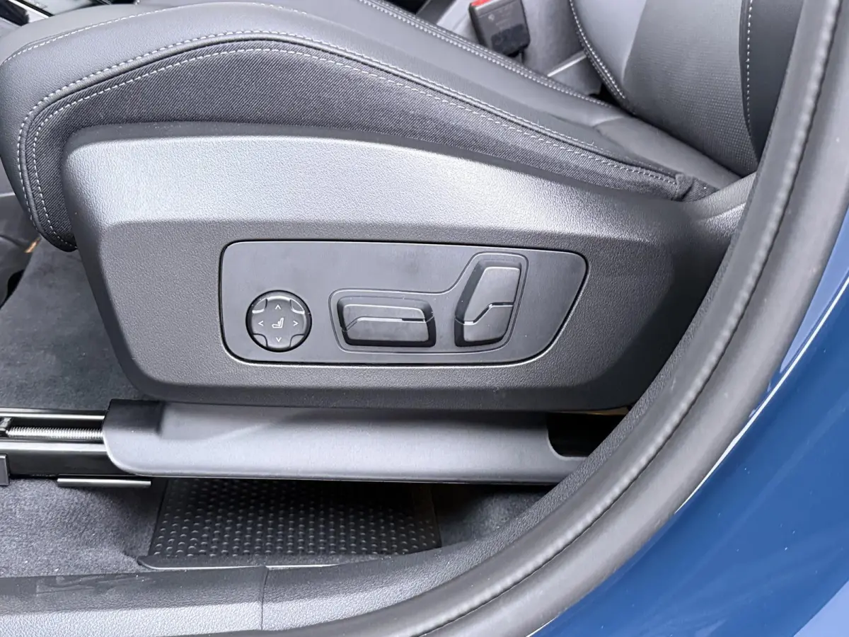sDrive20i xLine | Comfort Pack | Travel Pack | Premium Pack