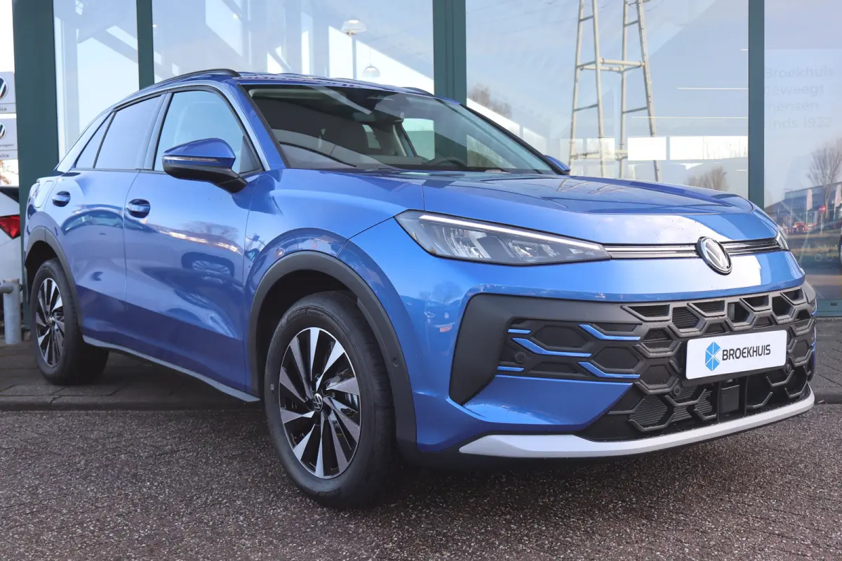 Life First Edition | 'App-Connect' draadloze smartphone integratie | Automatische afstandsregeling (Adaptive Cruise Control) | Buitenspiegels elektrisch instel-, verwarm- en inklapbaar