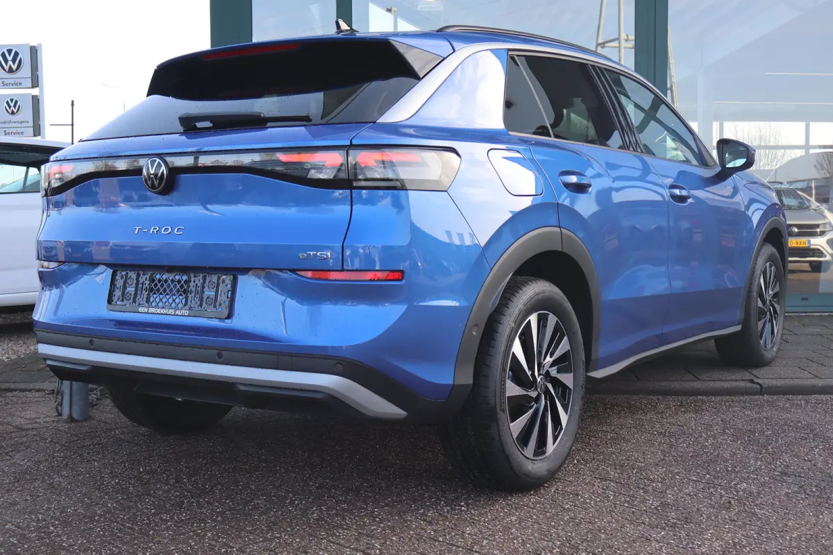 Life First Edition | 'App-Connect' draadloze smartphone integratie | Automatische afstandsregeling (Adaptive Cruise Control) | Buitenspiegels elektrisch instel-, verwarm- en inklapbaar