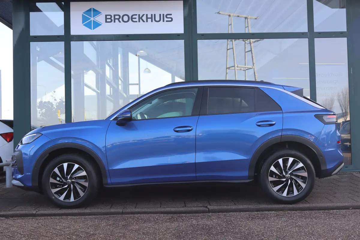 Life First Edition | 'App-Connect' draadloze smartphone integratie | Automatische afstandsregeling (Adaptive Cruise Control) | Buitenspiegels elektrisch instel-, verwarm- en inklapbaar