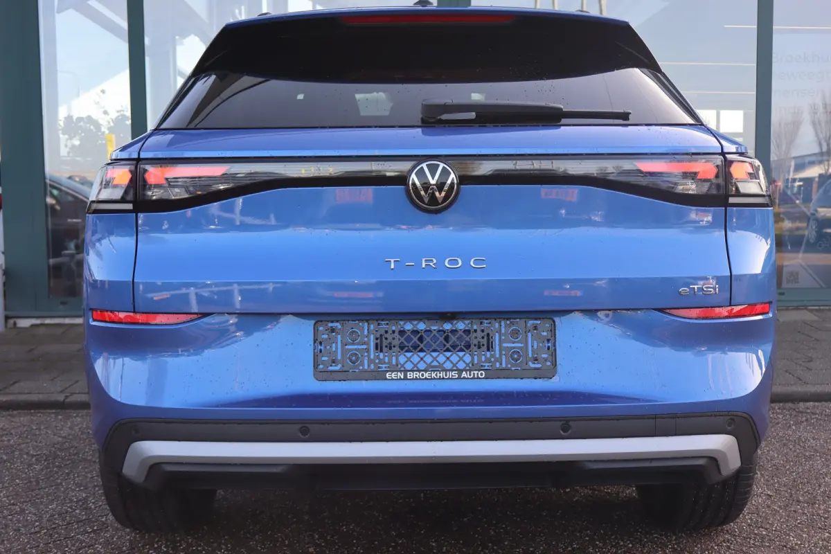 Life First Edition | 'App-Connect' draadloze smartphone integratie | Automatische afstandsregeling (Adaptive Cruise Control) | Buitenspiegels elektrisch instel-, verwarm- en inklapbaar
