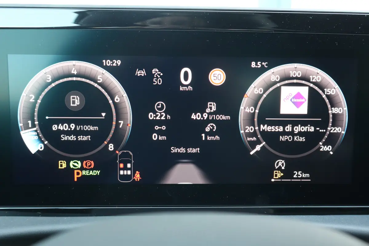 Life First Edition | 'App-Connect' draadloze smartphone integratie | Automatische afstandsregeling (Adaptive Cruise Control) | Buitenspiegels elektrisch instel-, verwarm- en inklapbaar