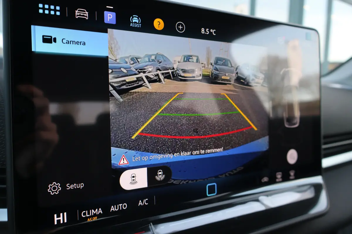 Life First Edition | 'App-Connect' draadloze smartphone integratie | Automatische afstandsregeling (Adaptive Cruise Control) | Buitenspiegels elektrisch instel-, verwarm- en inklapbaar