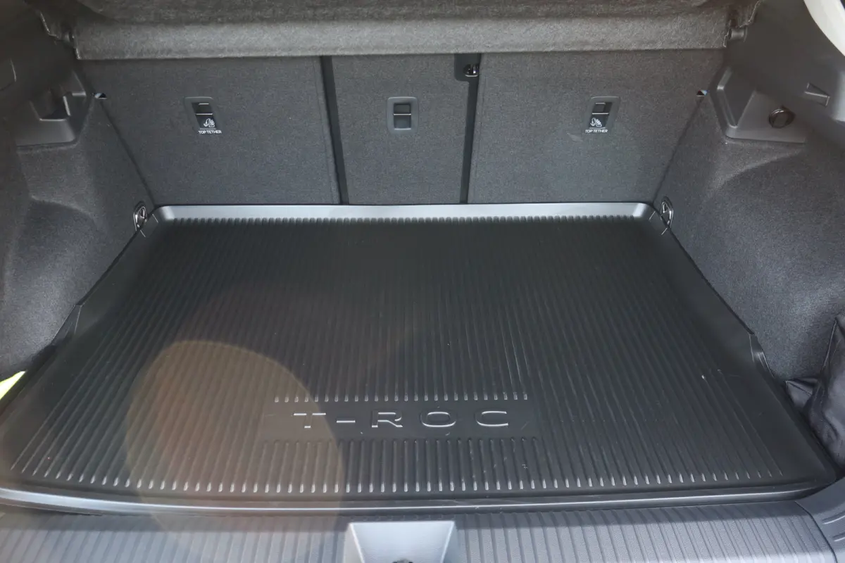 Life First Edition | 'App-Connect' draadloze smartphone integratie | Automatische afstandsregeling (Adaptive Cruise Control) | Buitenspiegels elektrisch instel-, verwarm- en inklapbaar