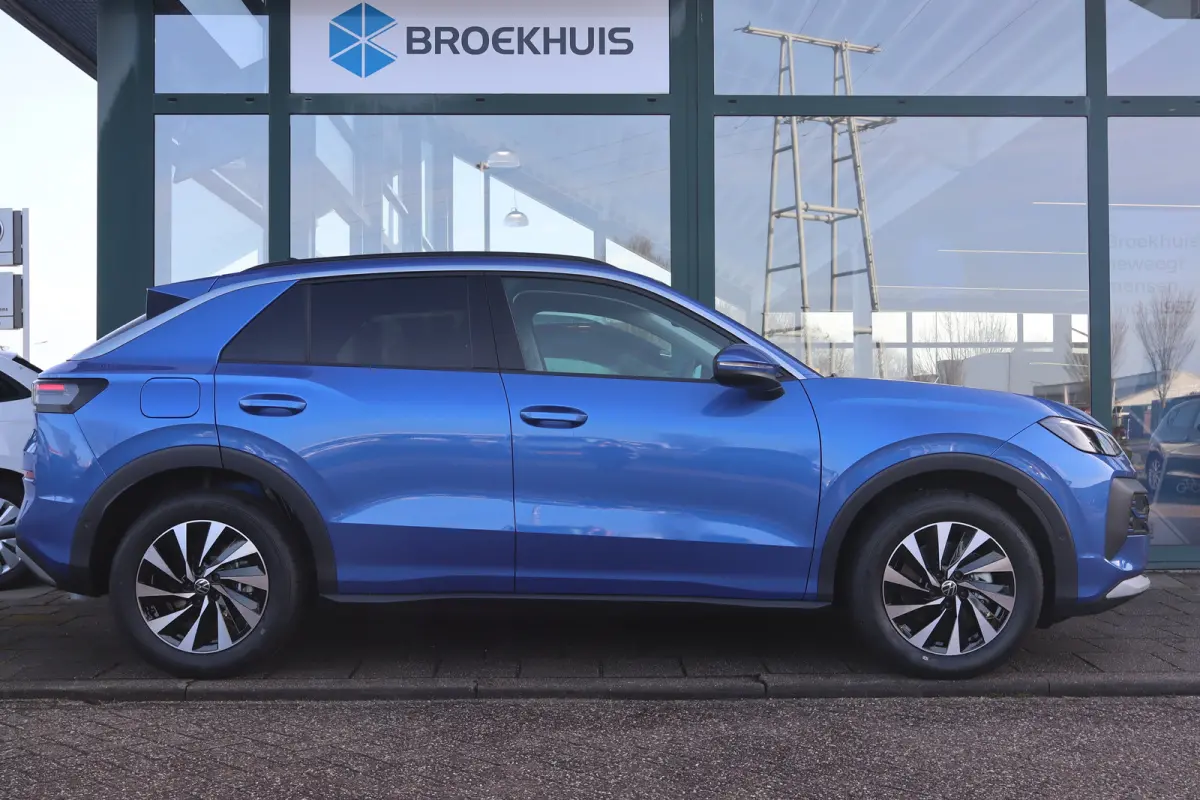 Life First Edition | 'App-Connect' draadloze smartphone integratie | Automatische afstandsregeling (Adaptive Cruise Control) | Buitenspiegels elektrisch instel-, verwarm- en inklapbaar