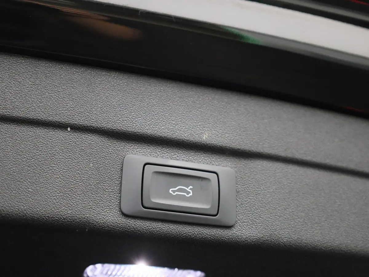 Avant 2.0 quattro Pro Line | Navigatie | Trekhaak | Stoelverwarming | Airco | Cruise control |