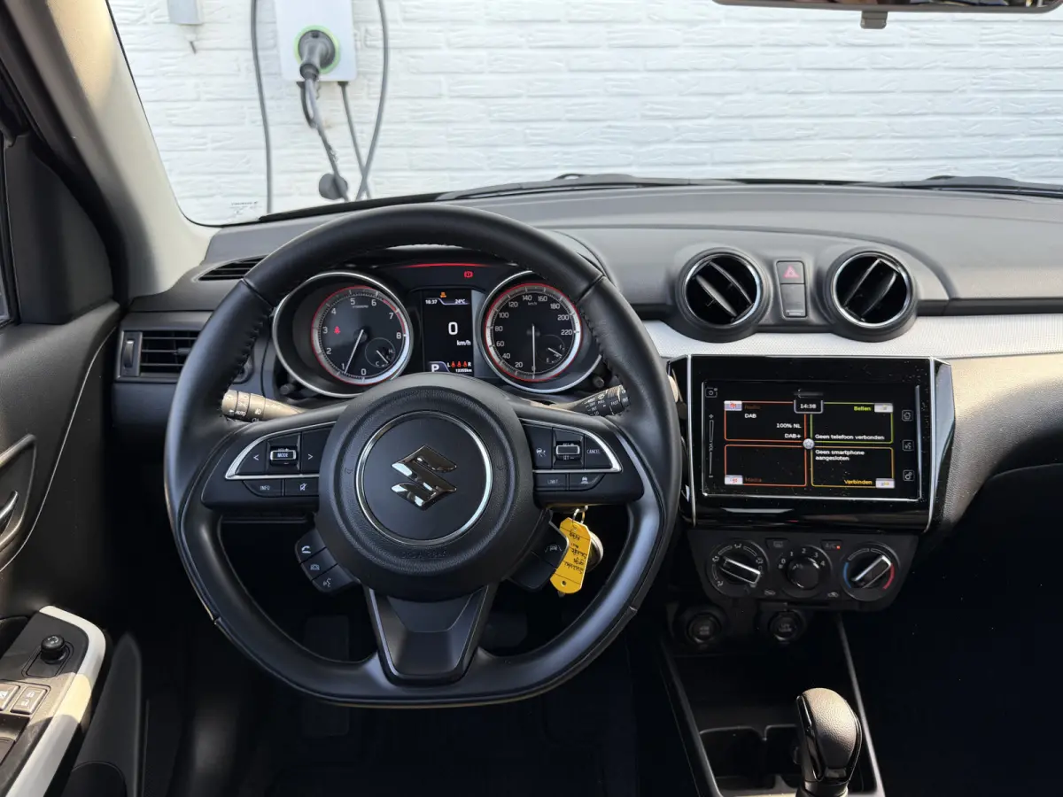 1.2 Select Smart Hybrid | CarPlay | ACC | Camera | Airco | LED