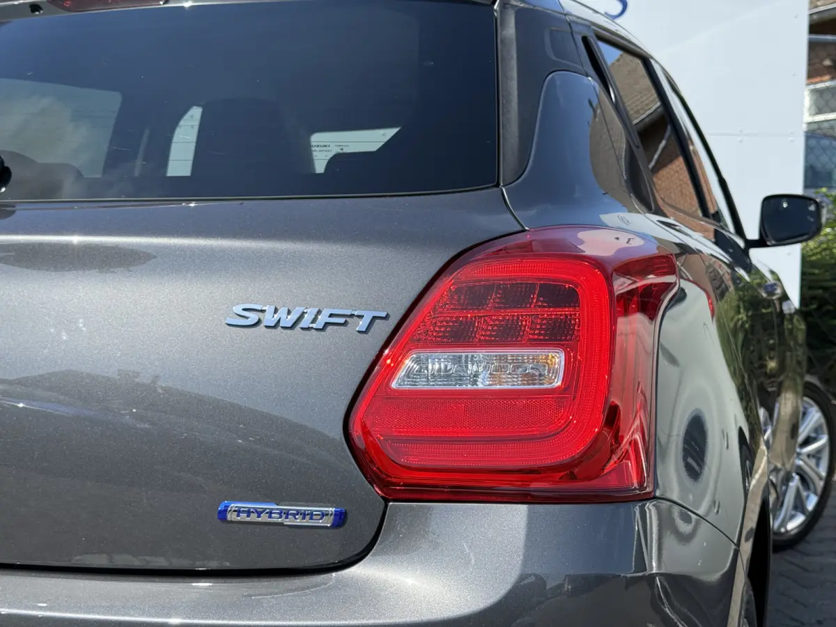 1.2 Select Smart Hybrid | CarPlay | ACC | Camera | Airco | LED