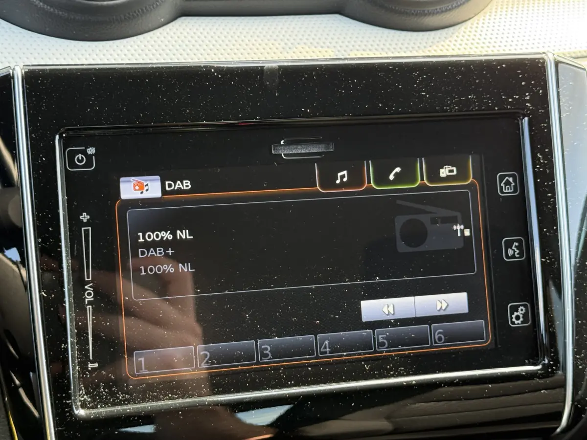 1.2 Select Smart Hybrid | CarPlay | ACC | Camera | Airco | LED