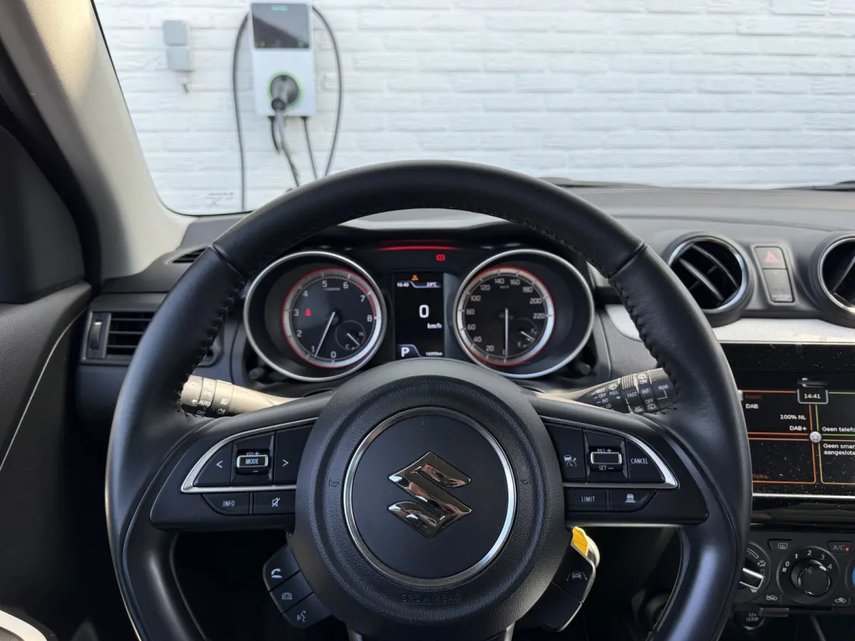 1.2 Select Smart Hybrid | CarPlay | ACC | Camera | Airco | LED