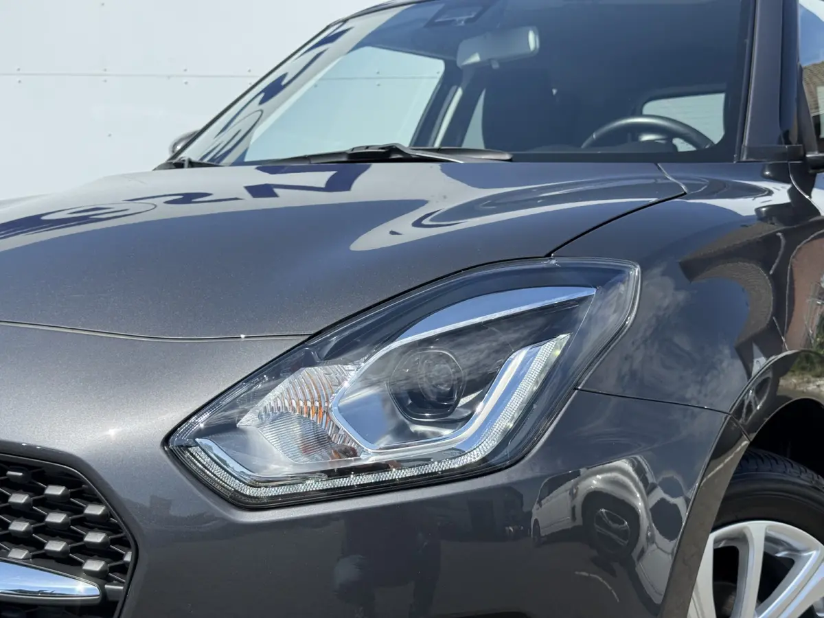 1.2 Select Smart Hybrid | CarPlay | ACC | Camera | Airco | LED