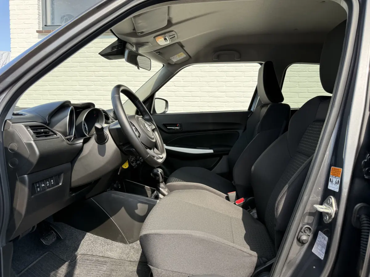 1.2 Select Smart Hybrid | CarPlay | ACC | Camera | Airco | LED