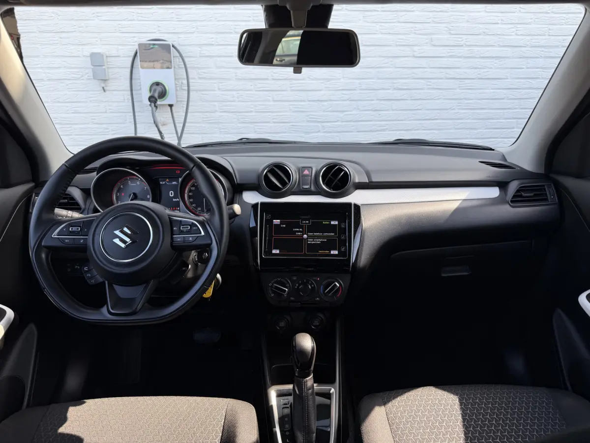 1.2 Select Smart Hybrid | CarPlay | ACC | Camera | Airco | LED
