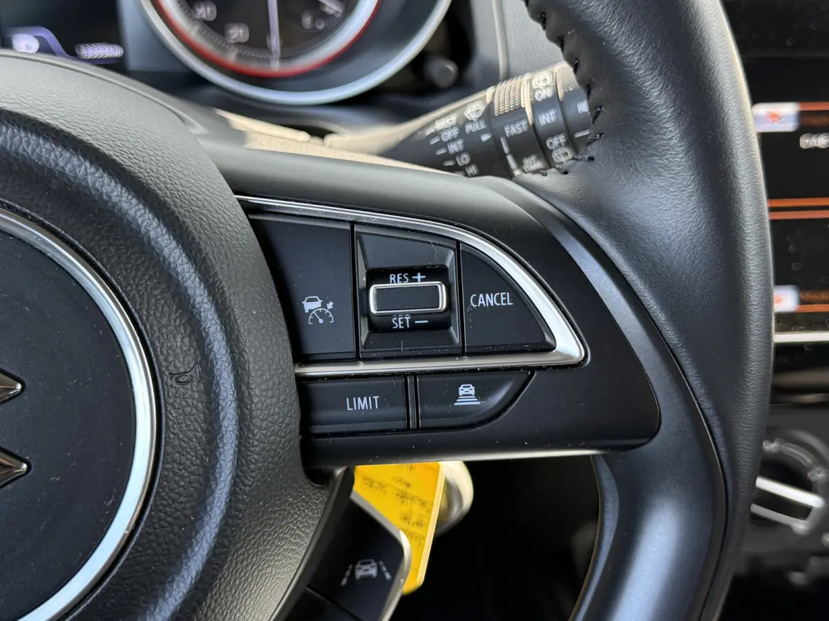 1.2 Select Smart Hybrid | CarPlay | ACC | Camera | Airco | LED