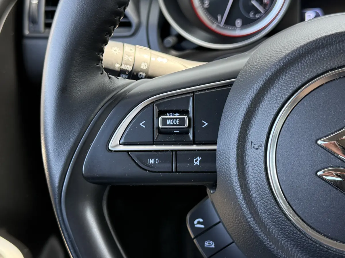 1.2 Select Smart Hybrid | CarPlay | ACC | Camera | Airco | LED