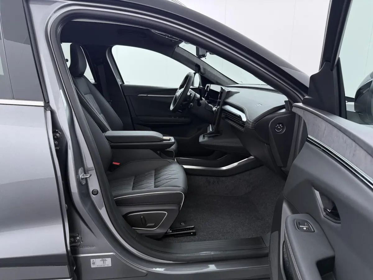 Instyle 87 kWh | €4.000,- Korting | 8 jaar garantie | Adaptieve Cruise | Stoelverwarming | Warmtepomp | 360° camera & sensoren | Lederen bekleding