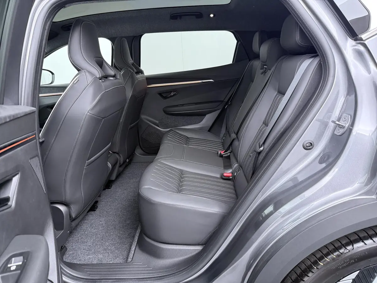 Instyle 87 kWh | €4.000,- Korting | 8 jaar garantie | Adaptieve Cruise | Stoelverwarming | Warmtepomp | 360° camera & sensoren | Lederen bekleding