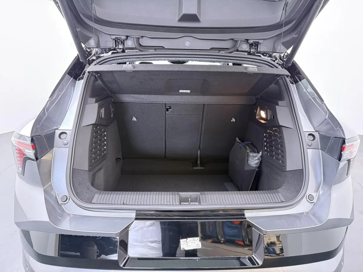 Instyle 87 kWh | €4.000,- Korting | 8 jaar garantie | Adaptieve Cruise | Stoelverwarming | Warmtepomp | 360° camera & sensoren | Lederen bekleding