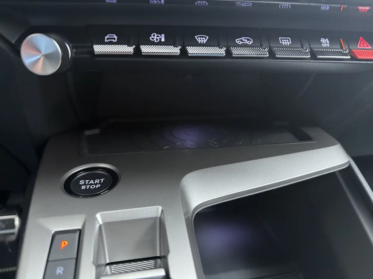 | Demo Deal | FULL OPTION | 1.6 Plug-in Hybrid 195 GT | Audio installatie | Dodehoek detectie | Matrix LED koplampen