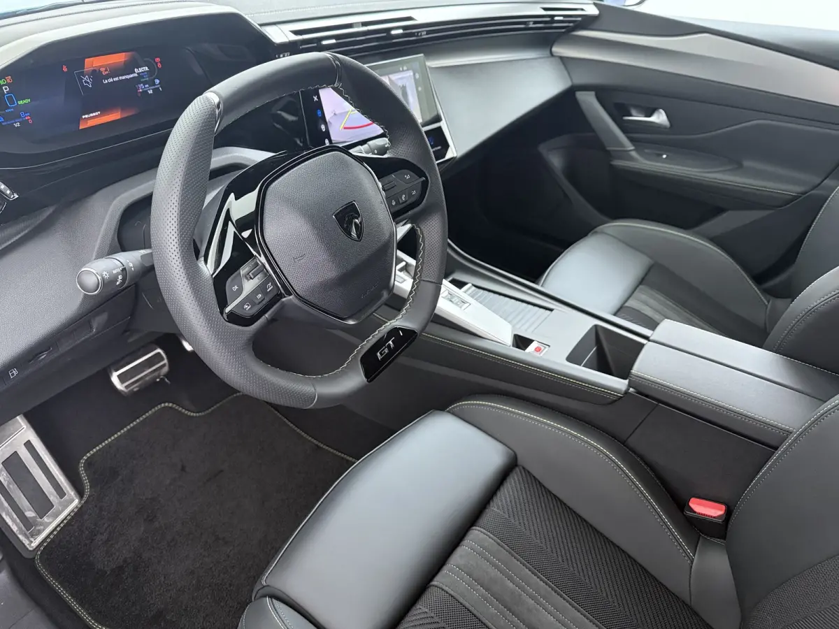 | Demo Deal | FULL OPTION | 1.6 Plug-in Hybrid 195 GT | Audio installatie | Dodehoek detectie | Matrix LED koplampen