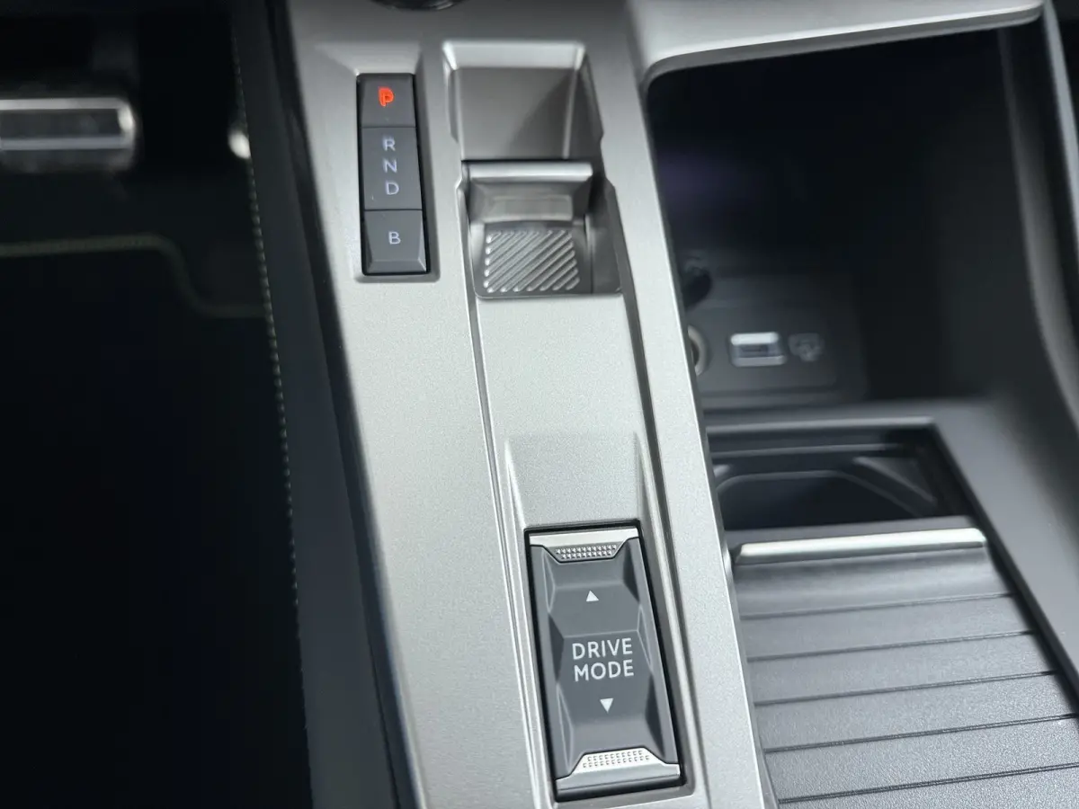 | Demo Deal | FULL OPTION | 1.6 Plug-in Hybrid 195 GT | Audio installatie | Dodehoek detectie | Matrix LED koplampen