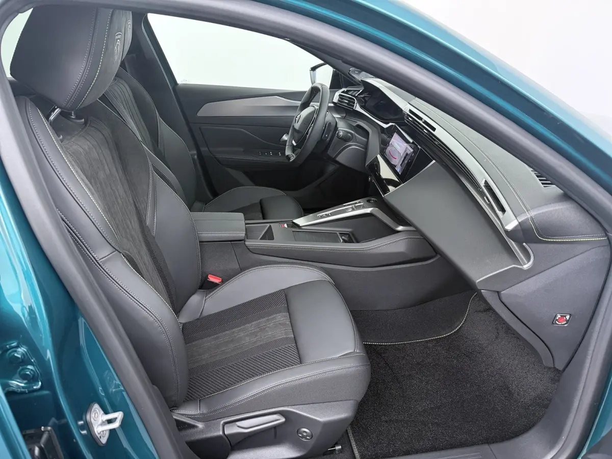 | Demo Deal | FULL OPTION | 1.6 Plug-in Hybrid 195 GT | Audio installatie | Dodehoek detectie | Matrix LED koplampen