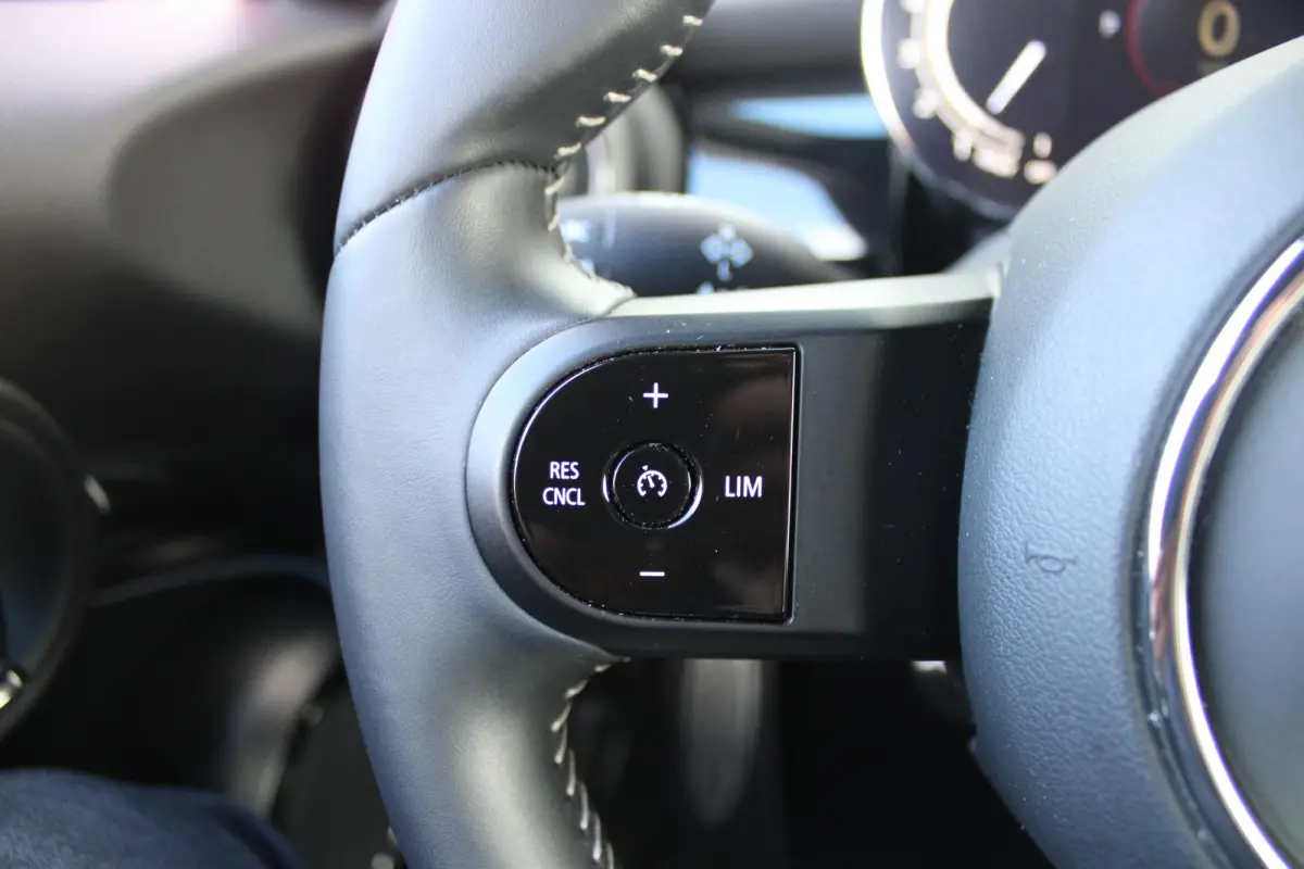 COOPER 1.5 136PK JOHN COOPER WORKS RESOLUTE ED. | AUTOMAAT | NAVIGATIE 8,8'' | DRAADLOOS APPLE CARPLAY | SFEERVERLICHTING | 17'' JCW VIJF DUBBELSPAAKS VELGEN IN GLOSS BLACK | JCW VOOR EN ACH