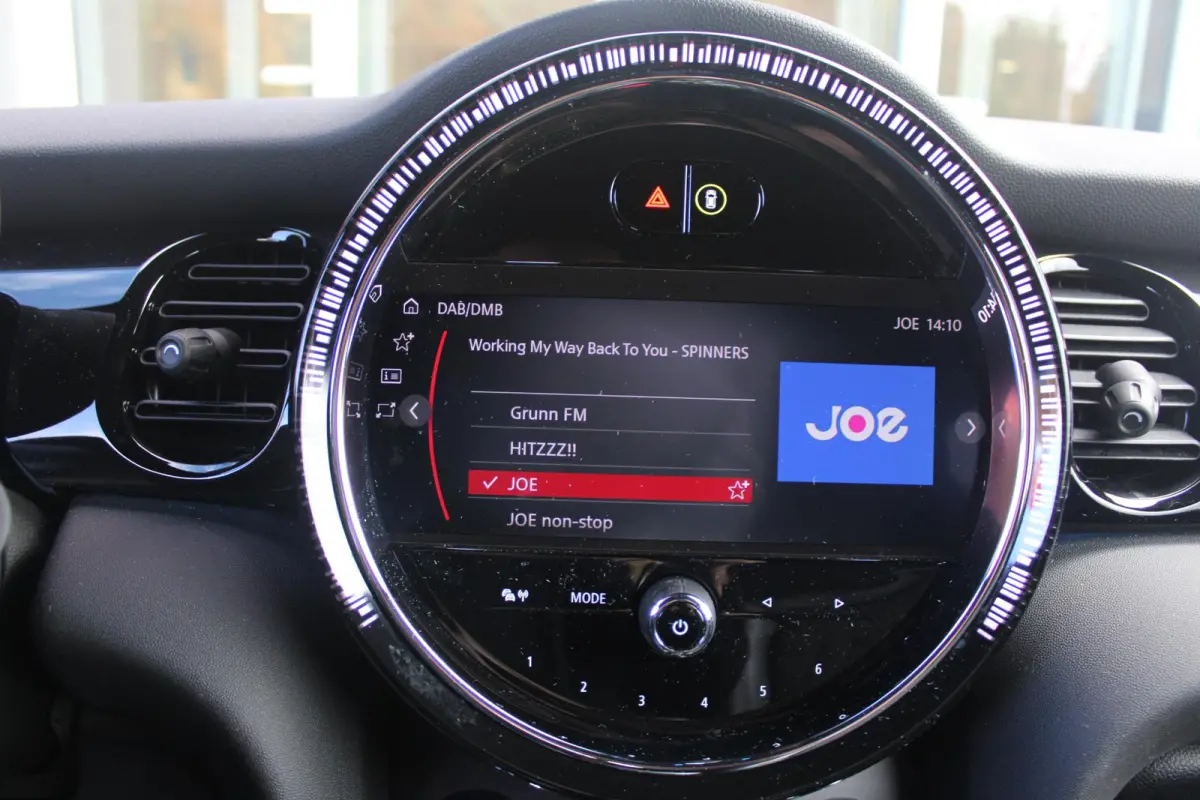 COOPER 1.5 136PK JOHN COOPER WORKS RESOLUTE ED. | AUTOMAAT | NAVIGATIE 8,8'' | DRAADLOOS APPLE CARPLAY | SFEERVERLICHTING | 17'' JCW VIJF DUBBELSPAAKS VELGEN IN GLOSS BLACK | JCW VOOR EN ACH