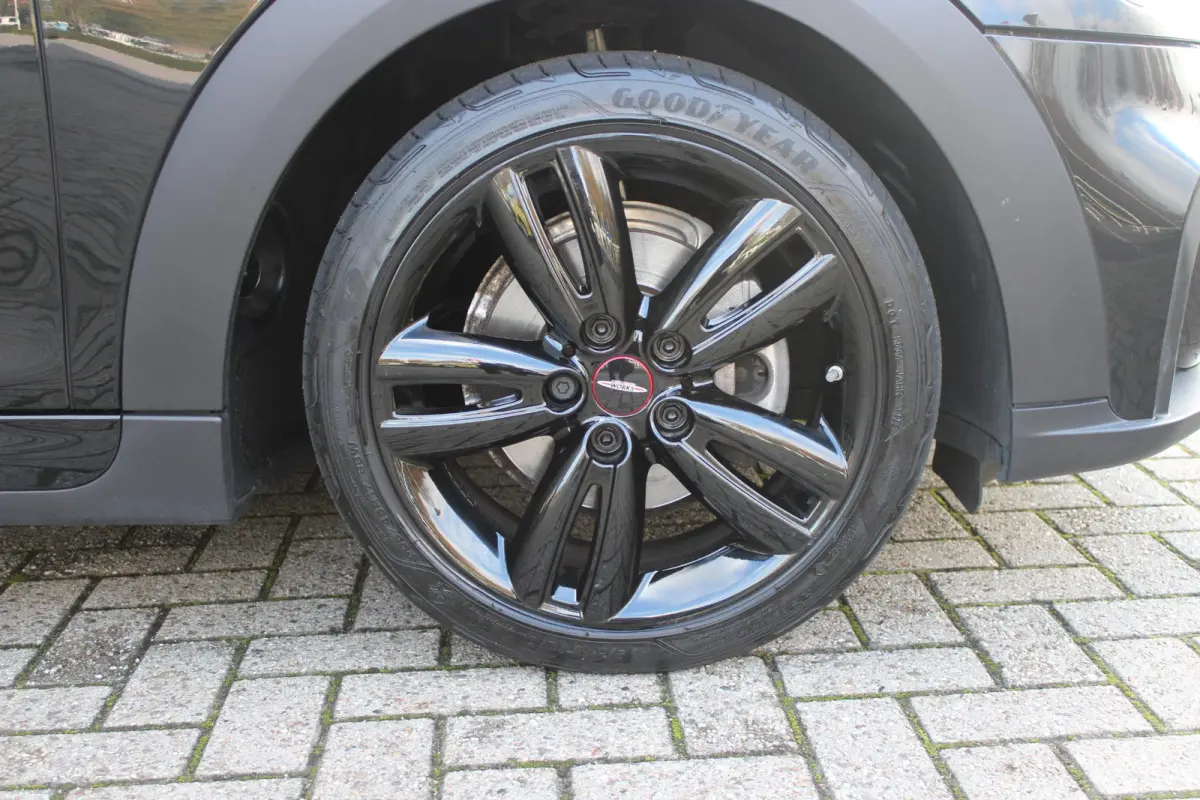 COOPER 1.5 136PK JOHN COOPER WORKS RESOLUTE ED. | AUTOMAAT | NAVIGATIE 8,8'' | DRAADLOOS APPLE CARPLAY | SFEERVERLICHTING | 17'' JCW VIJF DUBBELSPAAKS VELGEN IN GLOSS BLACK | JCW VOOR EN ACH